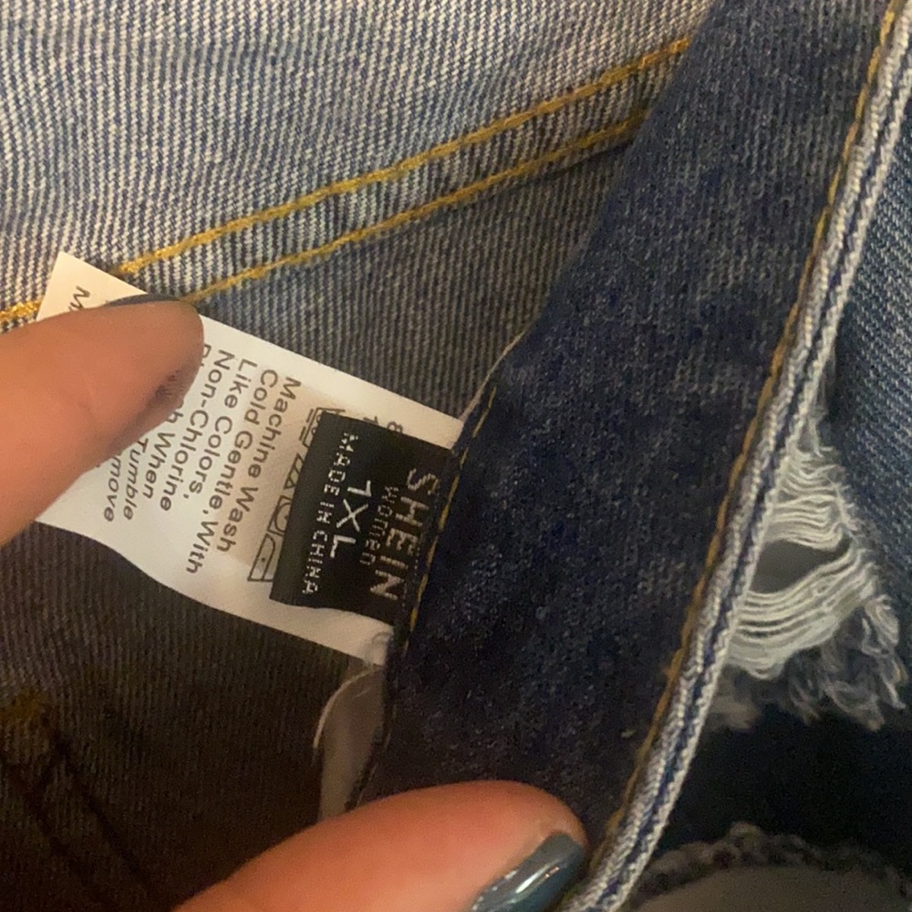 SHEIN DISTRESSED SHORTS | SIZE 1 XL - Picture 2 of 5